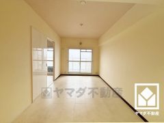 明るい光の差し込むLDKはゆったりとした家族団欒の場に。