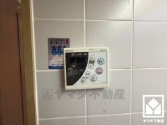追い炊き機能付きなので、いつでも温かいお風呂に入ることができます。（リフォーム前の写真となります。2025年10月24日浴室入替済）