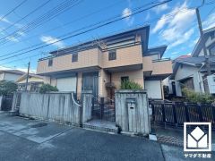 ホームエレベーター付きの介護・介助に特化した住宅。玄関から直接1階和室に上がれる構造になっており、来客や介護士さんの出入りもしやすい構造です。