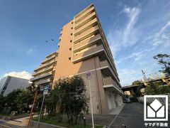 リネン庫やリビング収納、パントリーなど収納豊富な間取りで、住空間を広々お使いいただけます。