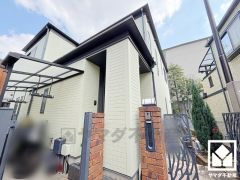 南東向きバルコニーで陽当たり、風通し良好。バルコニー・お庭とも照明付きの屋根がございますので、夜間や急な雨の日も安心です。