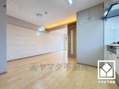 広々16帖のLDKが魅力。家族全員がリラックスできる、広々とした快適リビングで温かい団らんの時間を。