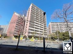 リビングにも収納スペースがあり、住空間を広々お使いいただけます。