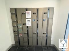 宅配ボックスも完備しています。留守でも安心、荷物の受け取りをスムーズに。