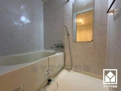 1日の疲れを癒す浴室でゆったりリフレッシュ。清潔感あふれる空間で、毎日のバスタイムをより快適に。