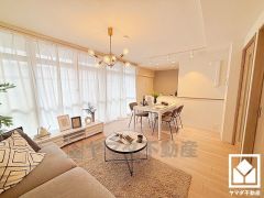 心地よい空間が広がるリビングで、家族みんなが快適に過ごせる時間を提供。