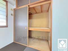 押入にはお客様用の座布団や寝具も収納可能です。