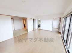 広々13.8帖のLDが魅力。家族全員がリラックスできる、ゆったりとした快適リビングで温かい団らんの時間を。