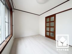 約6帖の2階洋室です。お子様のお部屋などにも丁度良い広さです。