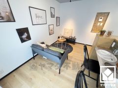 心地よい空間が広がるリビングで、家族みんなが快適に過ごせる時間を提供。