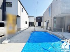 駐車スペースを2台分確保。重い荷物や雨の日の移動もスムーズで、快適なカーライフを実現。来客時にも便利です。