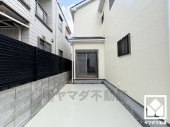 駐車スペース確保。玄関のそばで荷物の上げ下ろしができるので便利です。