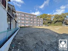 落ち着いた色合いと直線的な美しさが調和したモダンな外観。帰るたびに安心感を感じられる佇まい。