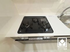 毎日の料理がもっとスムーズに。便利な3口コンロ付きキッチン。