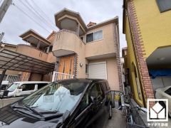 北向き・西向きの2面バルコニーで陽当たり、風通し良好。屋根付きなので急な雨の日も安心ですね。