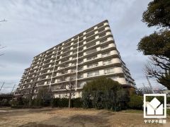 阪神電鉄本線「鳴尾・武庫川女子大前駅」駅まで徒歩約12分、阪神電鉄武庫川線「東鳴尾」駅まで徒歩約13分の立地。