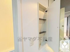 洗面台周りに収納スペースが豊富でスッキリお使い頂けます。