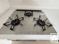 毎日の料理がもっとスムーズに。便利な3口コンロ付きキッチン。