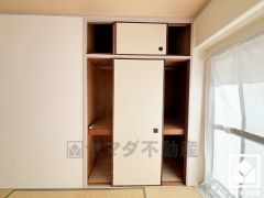 押入にはお客様用の座布団や寝具も収納可能です。