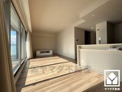 心地よい空間が広がるリビングで、家族みんなが快適に過ごせる時間を提供。