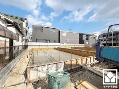 「ミニコープ西武庫」まで徒歩4分、「ファミリーマート尼崎常松」まで徒歩8分、「ウエルシア尼崎武庫元町店」まで徒歩15分など、お買い物施設が徒歩圏内に複数あり便利な住環境です。