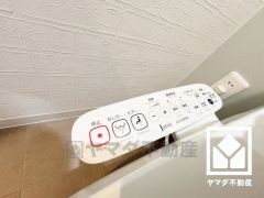 温水洗浄便座付きで、季節を問わずいつでも温かい便座をお使いいただけます。