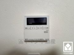 ボタン1つで自動でお湯張りができるオートバス機能付き。追い炊き機能もございますので、いつでも温かいお風呂に入ることができます。