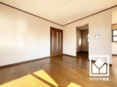 プライバシー・採光に配慮された2階リビングです。