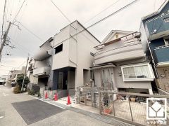 宅配ボックスも完備しています。留守でも安心、荷物の受け取りをスムーズに。