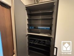 玄関にはシューズボックスを完備。家族の靴もしっかり収納できるので、玄関がいつも片付き、気持ちよくお客様を迎えられます。