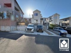 駐車スペースを2台分確保、来客時にも便利です。お問合せお待ちしております。