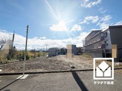 収納力豊富なウォークインクローゼット付き。お洋服はもちろん、スーツケースなどの大物もしっかり収納できます。