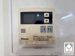 お湯はりスイッチを押し、給湯栓を開けてお湯はりをすると、設定した湯量でお湯が自動的に止まるオートストップ機能付き。（給湯栓は開いたままなので、必ず閉めてください）