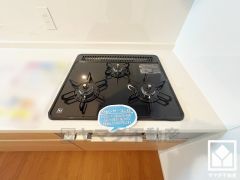 毎日の料理がもっとスムーズに。便利な3口コンロ付きキッチン。