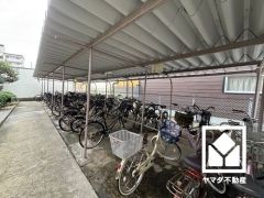 広々としており、使い勝手の良い駐輪場です。