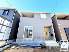 落ち着いた色合いと直線的な美しさが調和したモダンな外観。帰るたびに安心感を感じられる佇まい。