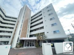 室内洗濯機置場がございますので、天候に左右されず洗濯していただけます。