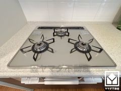 毎日の料理がもっとスムーズに。便利な3口コンロ付きキッチン。