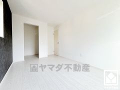 ウォークインクローゼット付きの洋室で整理整頓しやすいです。