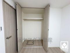 新たに家具を買わなくても良いので、ハンガーパイプ付きのクローゼットは嬉しいですね。