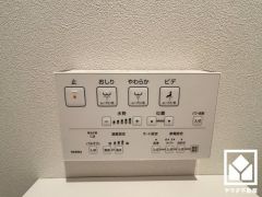 温水洗浄便座付きで、季節を問わずいつでも温かい便座をお使いいただけます。