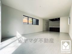 シンプルで美しいデザインのリビングが、毎日の生活に彩りを添える。