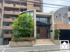 自然と調和するデザインが魅力。四季折々の風景に溶け込む、心地よい住まい。