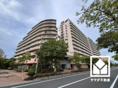 「コープマリナパーク」まで徒歩4分など、お買い物施設が徒歩圏内に複数あり便利な住環境です。「西宮浜義務教育学校」までは徒歩8分となっており、低学年のお子様も安心して通学していただけます。