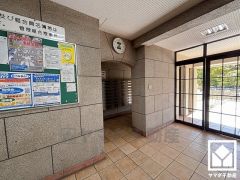 集合ポストが備わっています。鍵付きなので安心です。ご成約でヤマダポイントプレゼント中です。お問合せお待ちしております。