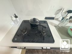 毎日の料理がもっとスムーズに。便利な3口コンロ付きキッチン。