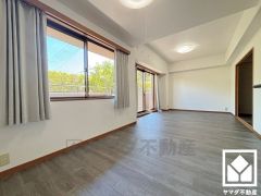 自然光を取り込む、開放感あふれる暮らし。心地よい空間が広がるリビングで、家族みんなが快適に過ごせる時間を提供。