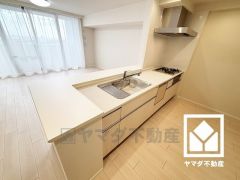 調理に手間がかかりがちな肉や魚を、短時間でサッと焼き上げることができるグリル付き。