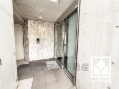 浴室は小窓が付いているので明るく、こもりがちな湿気もすぐ取り除くことができます。