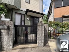 広々16帖のLDKが魅力。家族全員がリラックスできる、ゆったりとした快適リビングで温かい団らんの時間を。